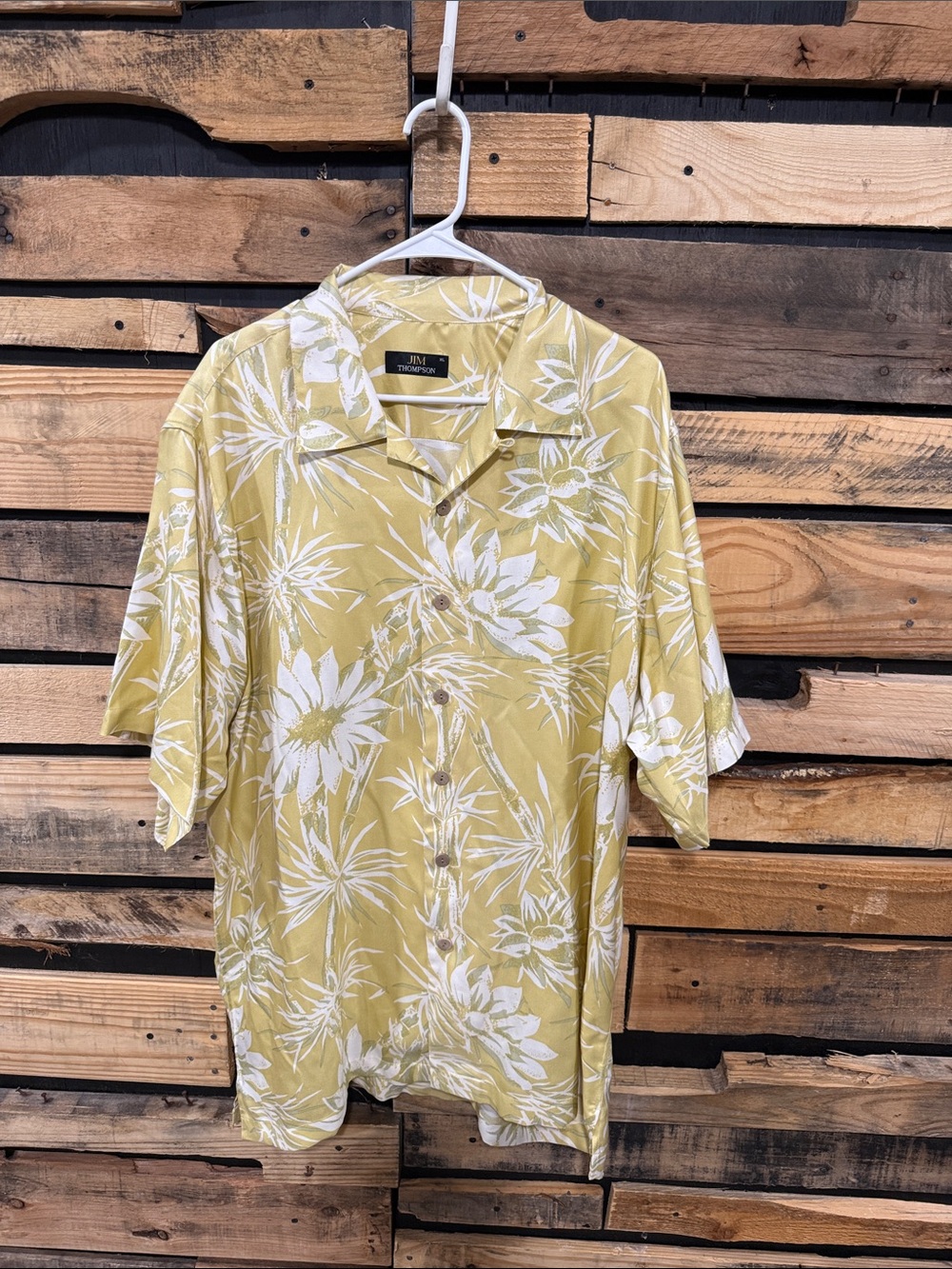 Jim Thompson Men's XL Yellow 100% Silk 
Short Sleeve Button Down Hawaiian Shirt